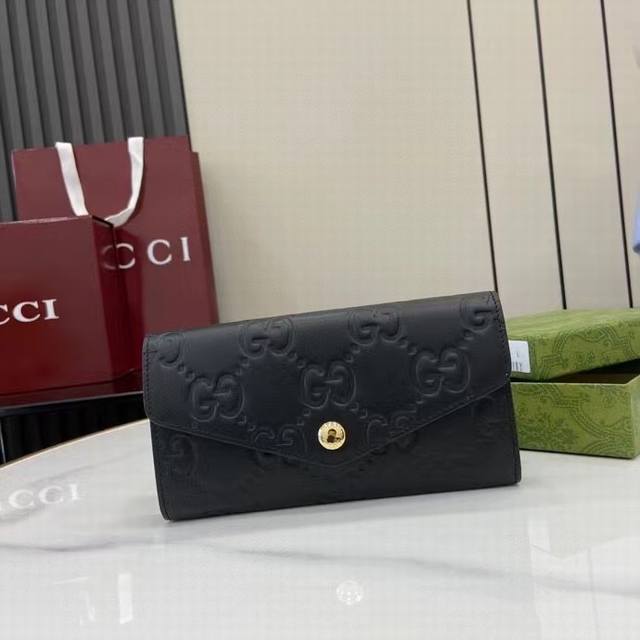 Premium Edition New Gucci Classic Gg Pattern With A Textured And Glossy Finish F