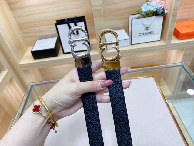 Dior Women's Model, Same As In Stores, Must-Have Item For Both Fans And Newcomer