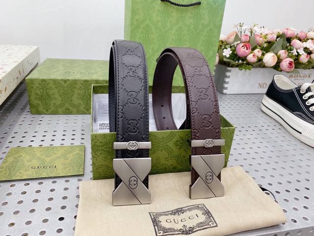 Gucci's New Interlocking G Buckle Is Inspired By The Brand's Iconic 1970S Design