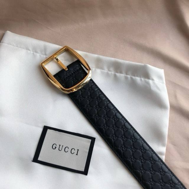 Gucci Gg Calf Leather Print With A Lychee-Textured Buckle Belt, Perfect For Spri