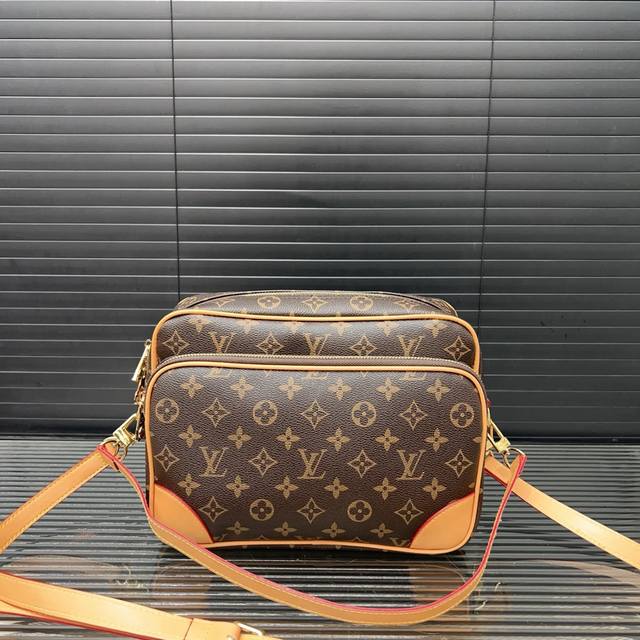 Louis Vuitton Vintage Printed Messenger Bag, Single-Shoulder Crossbody Bag, Unis