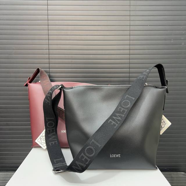 Loewe Loewe Small Cubi Top-Grain Leather Single-Shoulder Crossbody Bag, Laptop B
