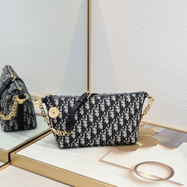 This Diorstar Hobo Chain Handbag Is A New Addition To The 2024 Spring/Summer Rea
