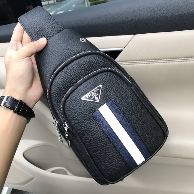 New Men's Chest Bag, Real Photos, Soft And Comfortable Leather, Excellent Feel,