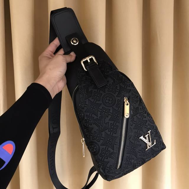 V Home-Style 935-4 New V-Style Chest Bag, Made With Imported Top-Grain Cowhide,