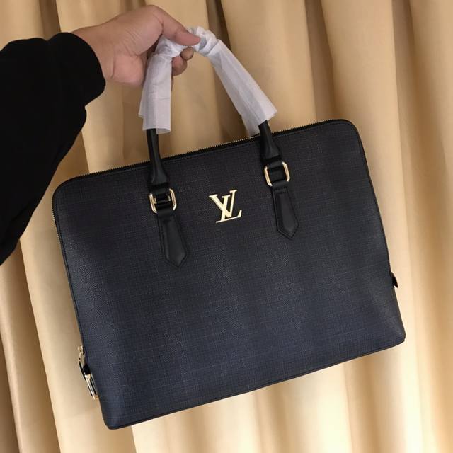 V-Store Italian-Made Royal Brand, Exceptional Experience. Men's Bag Featuring Pr