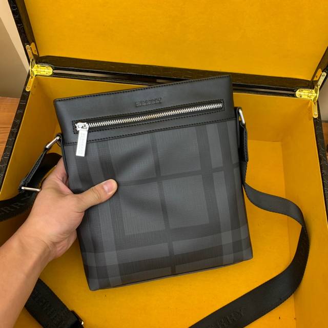 Batch: Burberry Model 33093 Black Burberry Exclusive New Arrival Crossbody Bag D