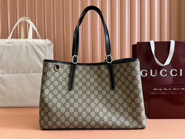 This Shopping Bag Combines The Gg Pattern And Striped Webbing, Two Iconic Elemen