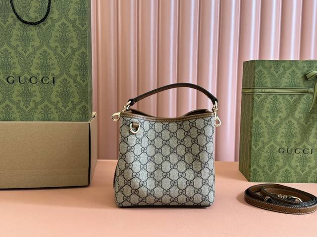 This Shopping Bag Combines The Brand's Iconic Gg Pattern And Striped Webbing Int