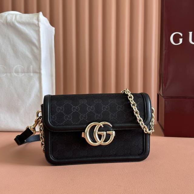 Gucci Go Series Designed For Sports. This Shoulder Bag Is Meticulously Crafted F