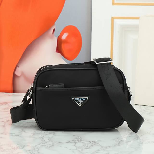 New Rectangular Shoulder Bag: Compact Design With A Bold Streetwear Aesthetic. F