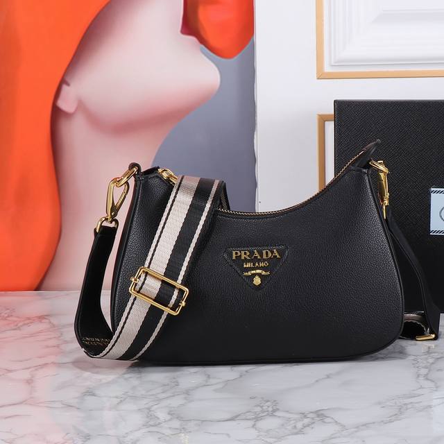 Restock 1Bh193 This Bag Is Made From Imported Deer-Skin Patterned Cowhide, Featu