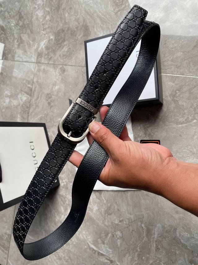 Gucci Double-Sided Usable Gucci's New Interlocking G Buckle Is Inspired By The B