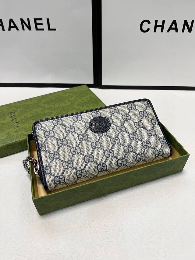 Color: Blue Dimensions: 19X10. This Wallet Seamlessly Blends The Brand's Classic