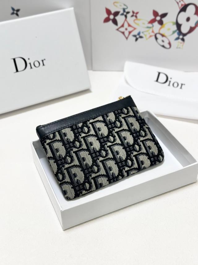 Color: Black Size: 14.5 X 9 Inch Classic Wallet, Versatile And Fashionable.