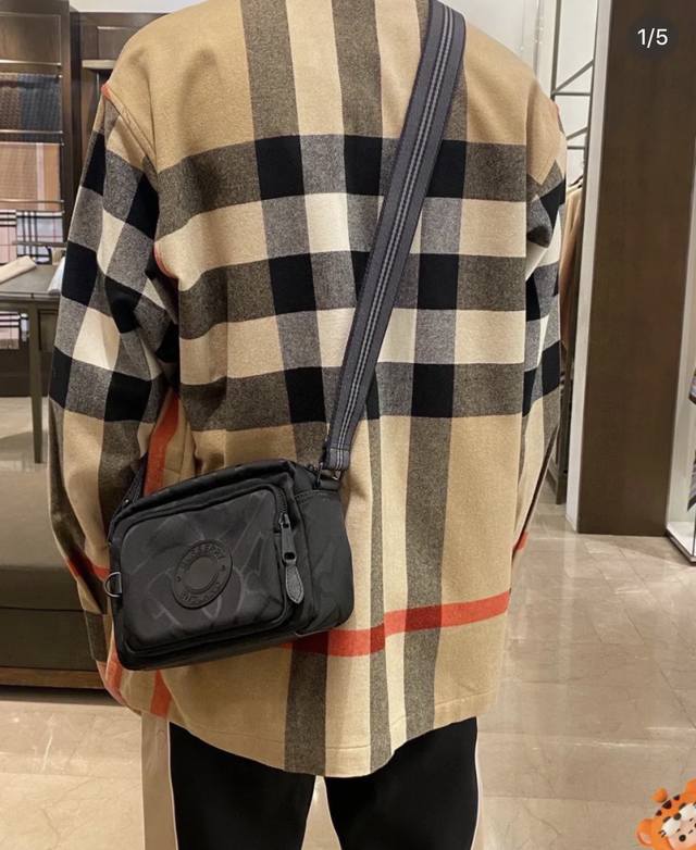 Hot New Arrival! This Elegant Crossbody Bag Is Crafted From A Fabric Made Of Rec