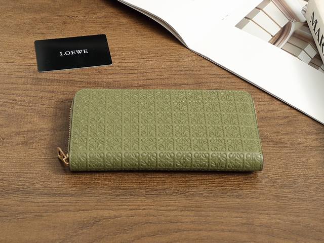 Model: L1136 Color: Green Dimensions: 19 X 10 X 3 Cm