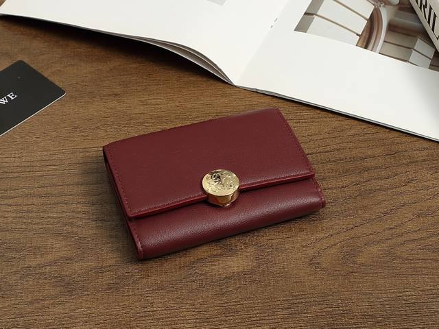 Model: L1133 Dimensions: 12*9.5*3 Color: Red
