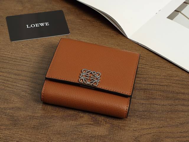 Model: L1124 Color: Earth Yellow Dimensions: 10.5 Cm X 9.5 Cm