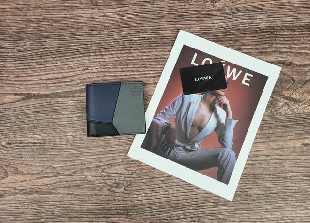 Model: L1131 Color: Navy Blue Dimensions: 11 X 1.8 X 9.9