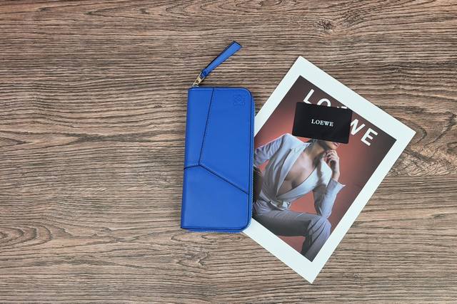 Model: L1130 Color: Blue Dimensions: 21.5 X 10.5 X 3