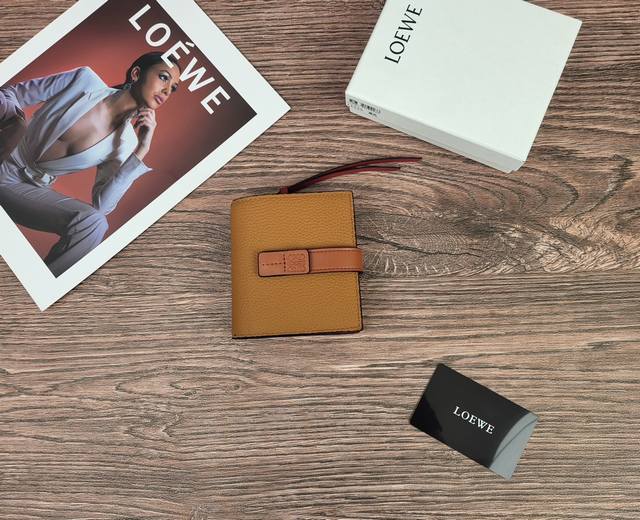 Model: L1125 Color: Brown Dimensions: 11*10*3.5Cm