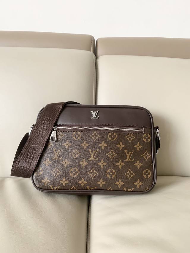 Authentic Store-Sold Item, Top-Quality Original Version. Lv Men's Crossbody Bag.