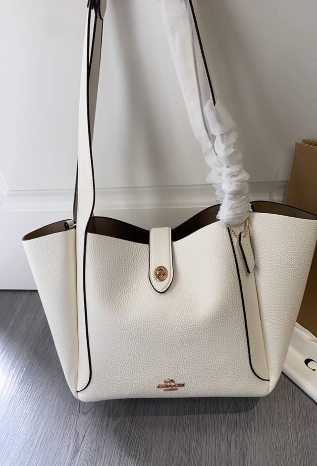 Coa*H April New Arrival Cal17 Hadley Turnlock Tote This Tote Bag Is The Perfect