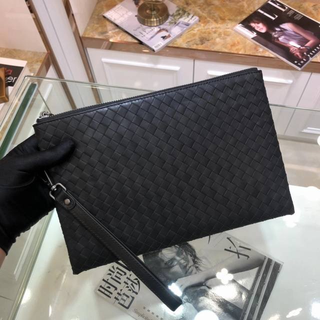 Bv Men's Handbag Crafted With Traditional Artisanal Techniques, Featuring Waxed