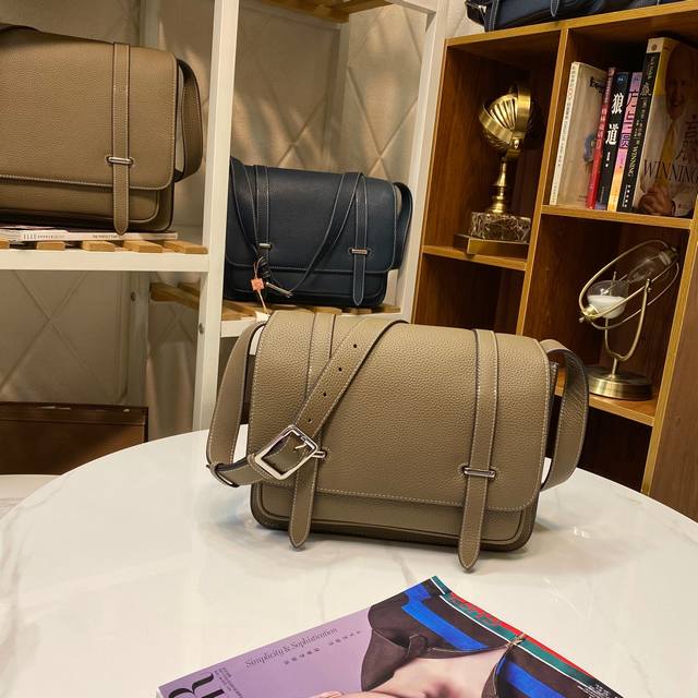 Model: 82372-Small A: 690 H Home Latest Men's Single-Shoulder Crossbody Bag Made