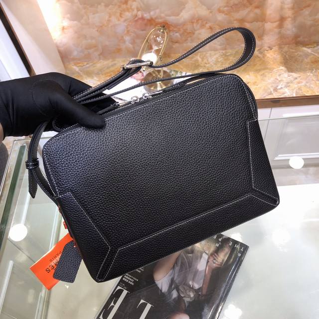 Model: 9015 490 H-Brand New Mailbag, Crossbody Bag, A Popular Item, Made From Im