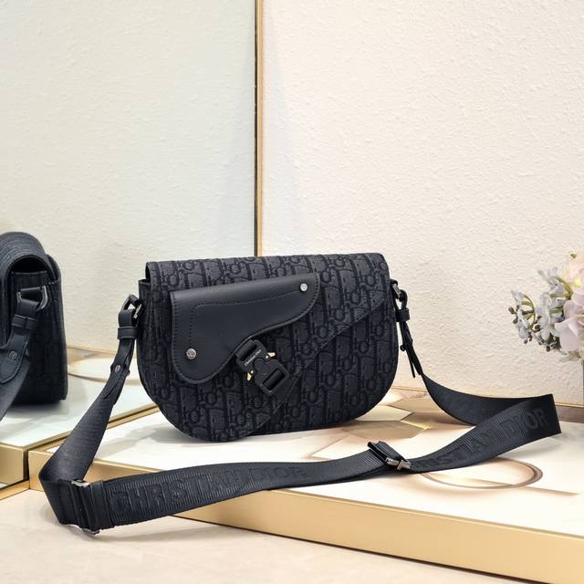 Dior Single-Shoulder Saddle Messenger Bag Black Canvas] Model 1030 This Saddle M