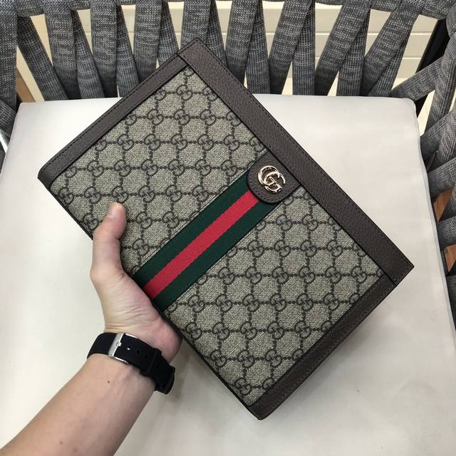 The Latest Trendy Men's Handbag, Made From High-Quality Leather With Clear Grain