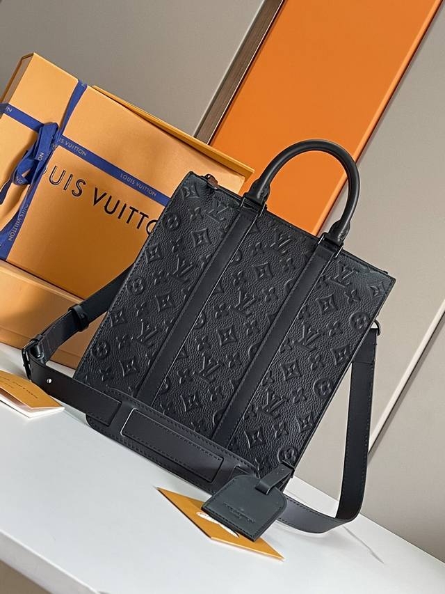 Top-Tier Authentic Development, All-Steel Hardware. The New Sac Plat Cross Handb