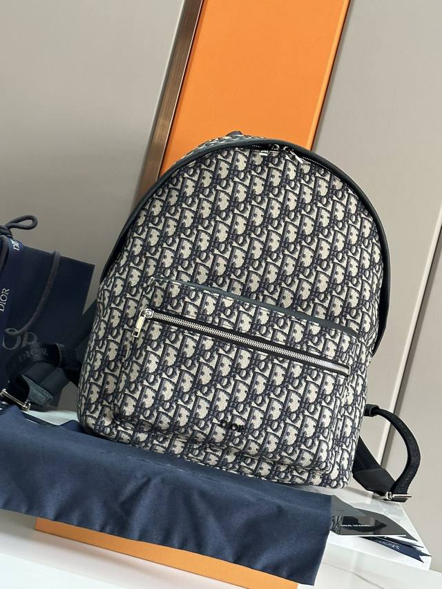 Large Black Label, This Rider Backpack Features A Sleek Silhouette And A Classic
