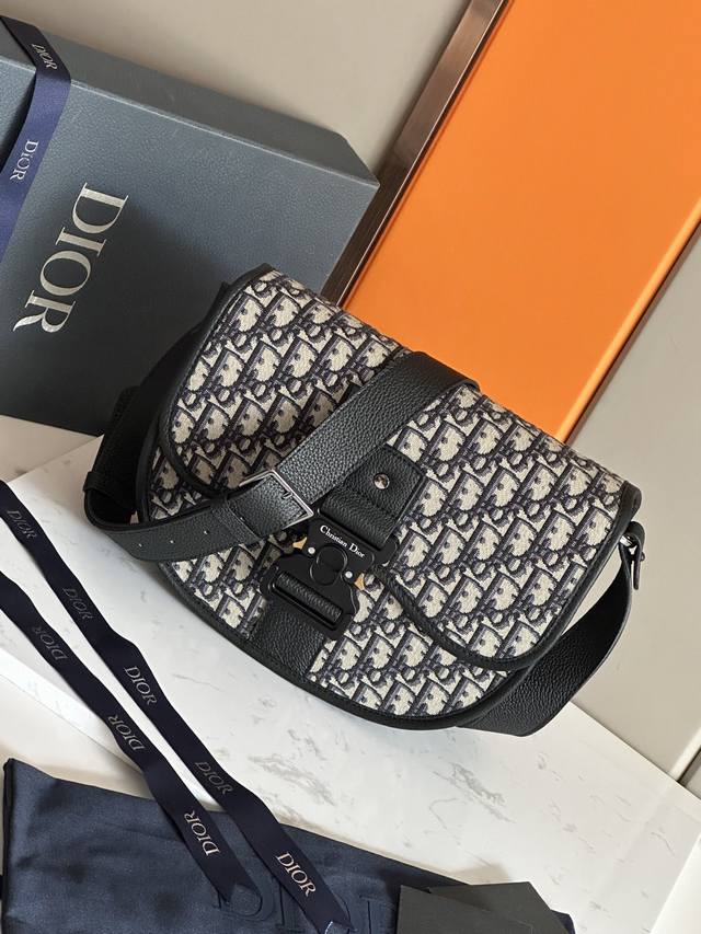 Bobbi Top-Grade Original This Gallop Handbag With A Shoulder Strap Is A New Summ