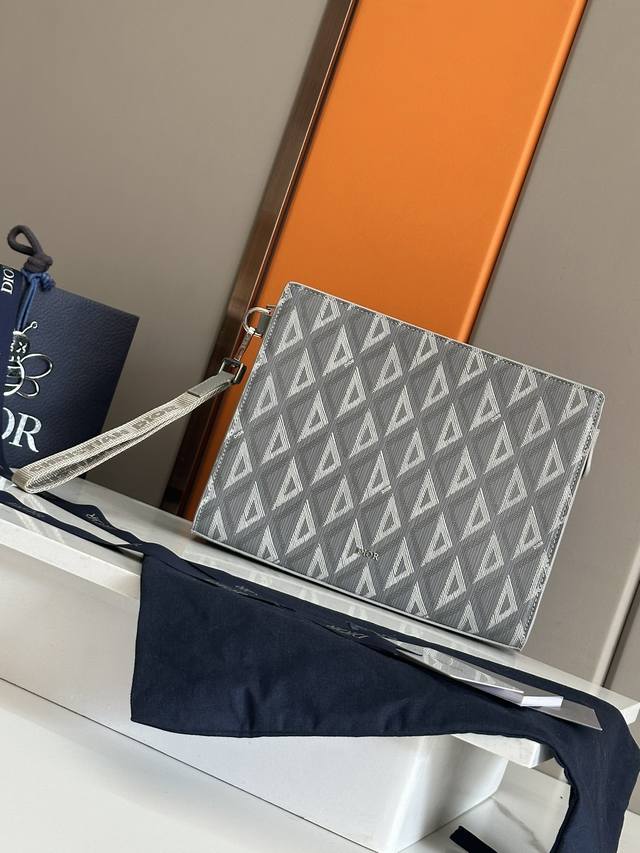 Premium A5 Clutch Bag In Black Oblique Print. Code: 2Esca483Yky_H03E. Dimensions