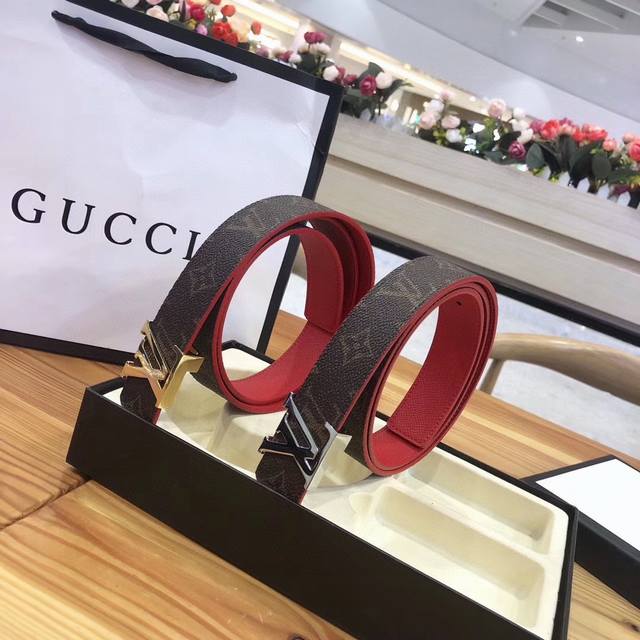 Latest Louis Vuitton Women's Belt, Calfskin Series, Exclusive Real-Life Photogra