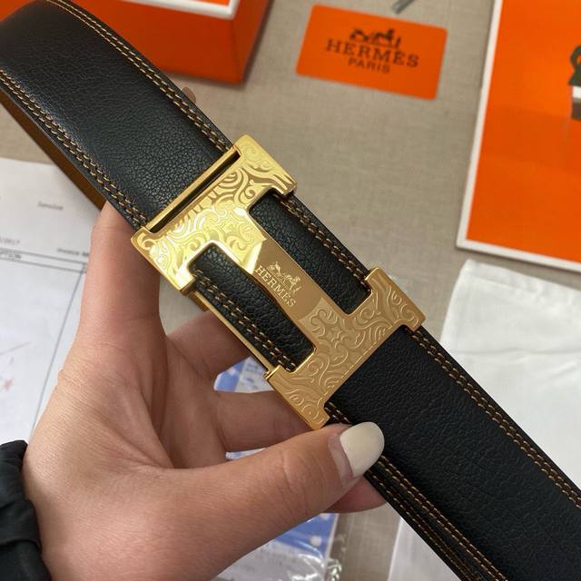 Brand: Herm S Grade: Authentic Quality. Custom-Made Cowhide Leather. Store-Sold