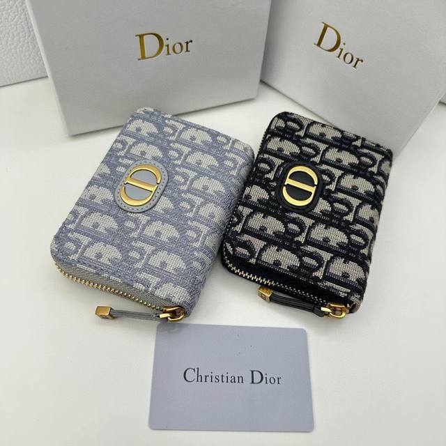 D07 Color: Navy Blue, Gray Dimensions: 12 X 8.5 Dior's Latest Release From The B