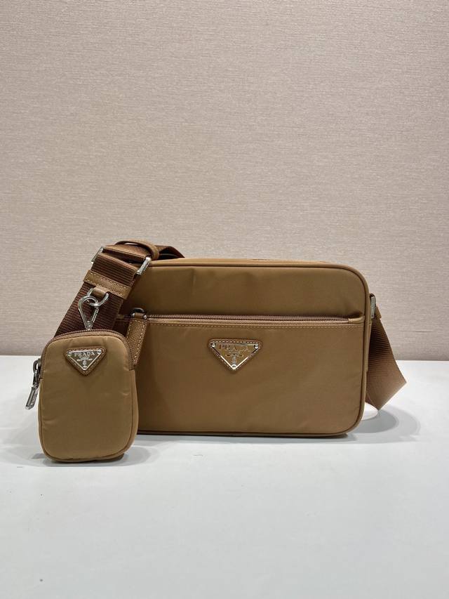 New 3-In-1 1Bc167 New Color This Rectangular Shoulder Bag Features A Compact Des
