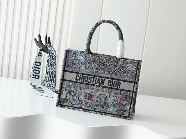 Exclusive Real-Life Photography Medium Original Dior Book Tote Tote Deep Blue D