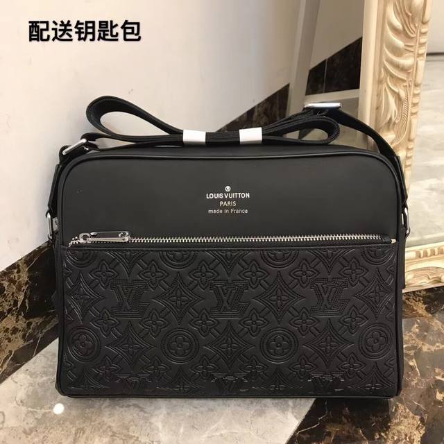 Introducing The Popular Crossbody Bag Made From Italian Imported Top-Grade Cowhi