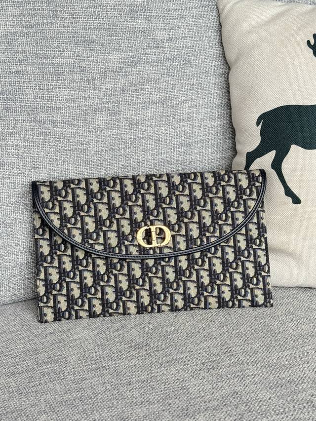 Clutch Bag 30 Montaigne Series Flap Clutch Bag, Crafted From Classic Oblique Vin