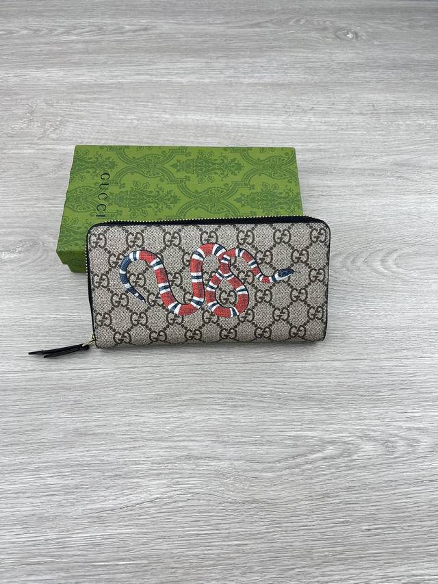 Gucci Gg Coral Snake Detail Zipper Wallet. Gucci Small Leather Accessories Push