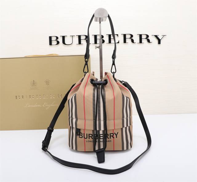 B Top-Tier New-Arrival Compact Bucket Bag With Checkered Elements, More Classic