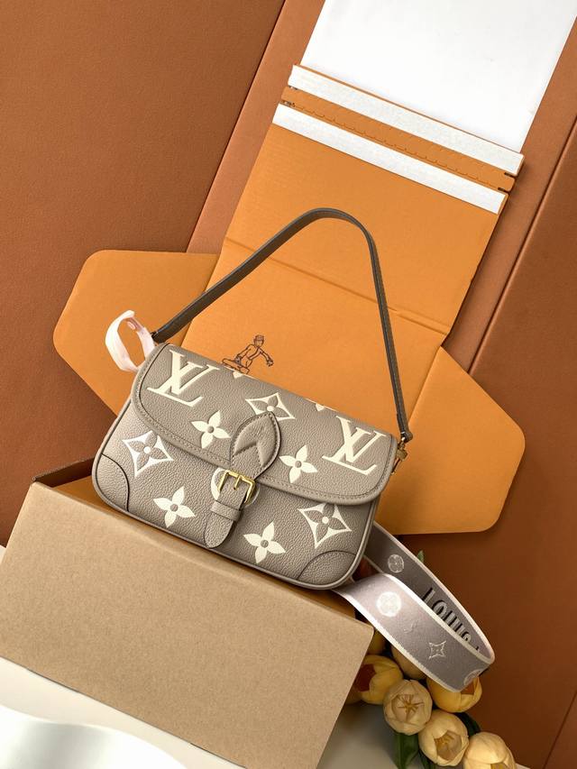 Diane Handbag Premium Reinforced Edition Model: M46583 Leather: Italian Grade A