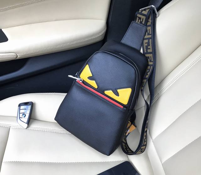 Batch, Original Single-Piece Quality, Brand Name: New Fendi Chest Bag, Product S