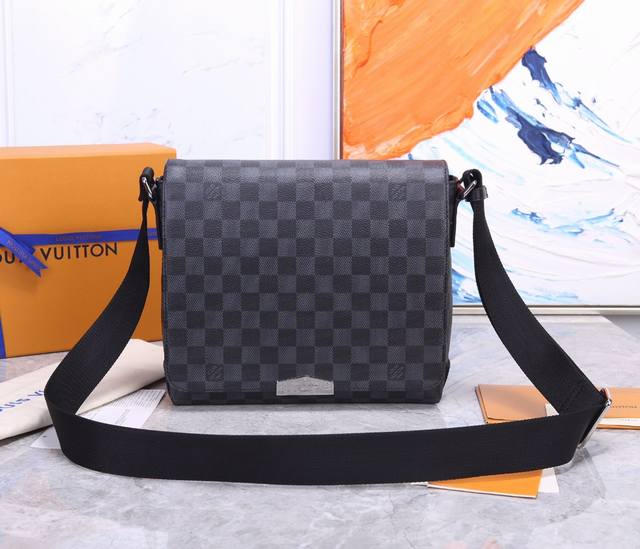 Model: 40349 Authentic Design, Original Hardware. The New District Small Messeng