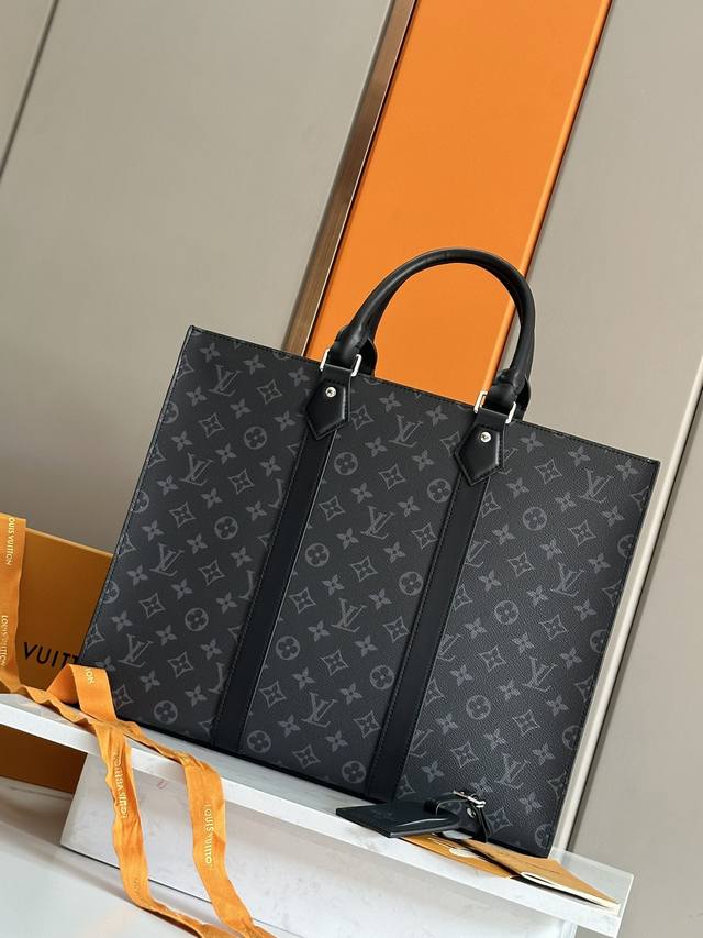 Top-Tier Authentic M47059 Black Flower This Sac Plat 24H Handbag Features The El
